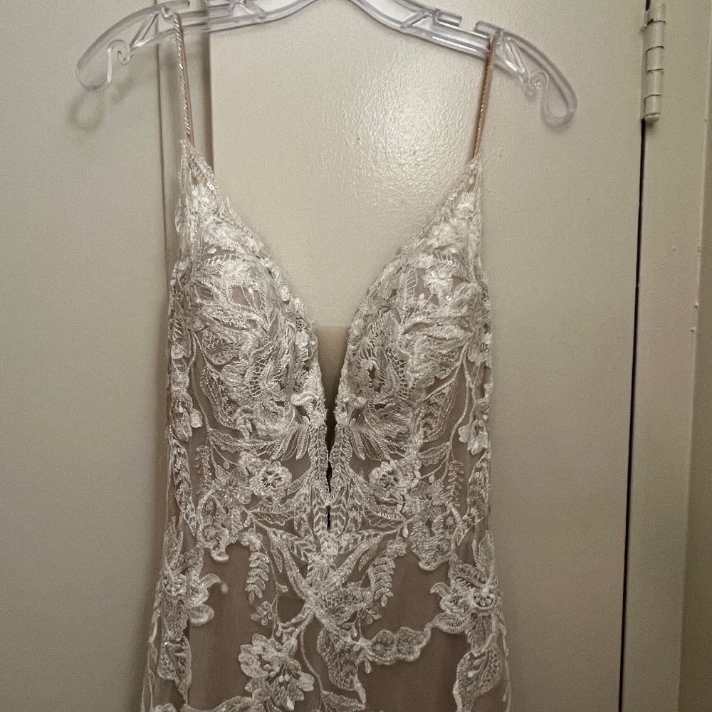Essence of Australia W edding Dress New size 12
